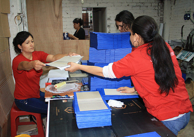 servicio de tapa dura