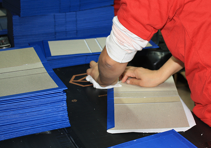 servicio de tapa dura