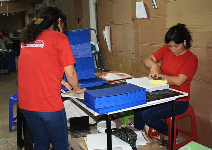 servicio de tapa dura